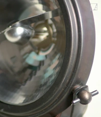 Lampa kierunkowa Authentage Centonze na kwadratowej podstawie