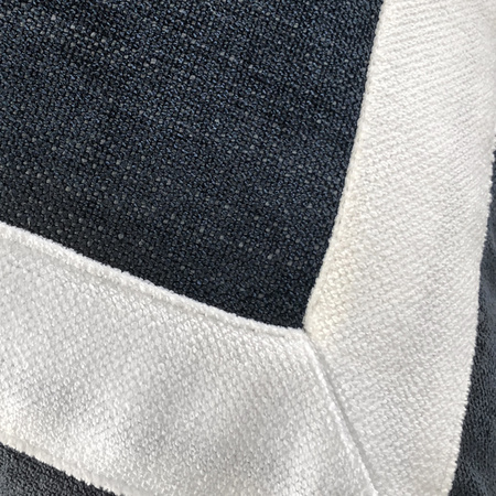 PODUSZKA LEO GRANATOWA Z BIAŁYMI ZDOBIENIAMI 40x40 cm - My Honey Home