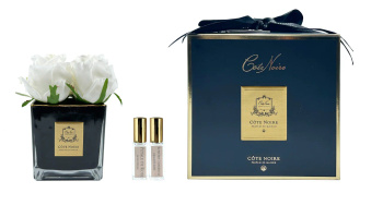 Cote Noire Kwiaty pachnące 4 róże Ivory w czarnym kwadratowym szkle