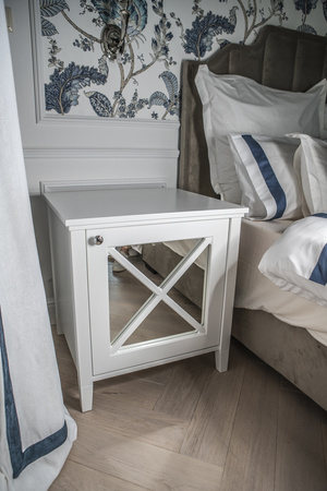 BIAŁA SZAFKA NOCNA HAMPTON - MY HONEY HOME