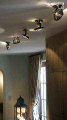 Lampa kierunkowa Authentage Centonze rosas ze sprężynami