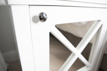 BIAŁA SZAFKA NOCNA HAMPTON - MY HONEY HOME