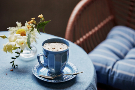 Kubek z podstawkiem Maria en Vogue Blue