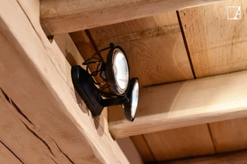 Lampa kierunkowa Authentage Centonze o profilu zaokrąglonym