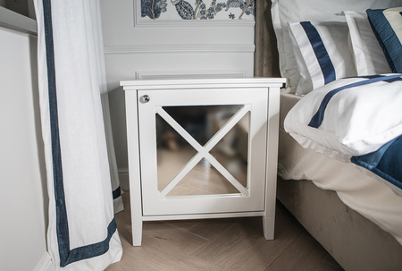 BIAŁA SZAFKA NOCNA HAMPTON - MY HONEY HOME