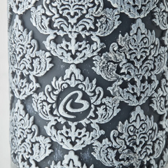 ŚWIECA MALIA - CIEMNOSZARA - 7.5 x 7.5 x 20 CM - LENE BJERRE - MY HONEY HOME