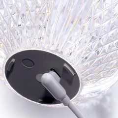 Mała lampa stołowa LED Marni - Naturalny mosiądz