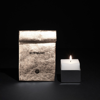 Świeca zapachowa z podstawką Decor Walther w torebce prezentowej - Biała Herbata i Imbir