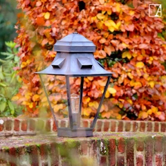 Słupek oświetleniowy Authentage Gracieuze przycisk na płycie mały