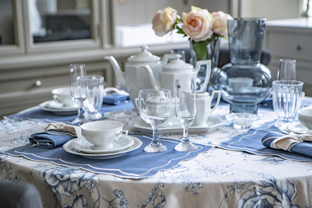 OBRUS BAWEŁNIANY BLOSSOM BLUE OKRĄGŁY - Ø 140 - ROSEBERRY HOME - MY HONEY HOME