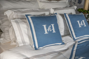 NIEBIESKA PODUSZKA KWADRATOWA - 45X45 - MY HONEY HOME