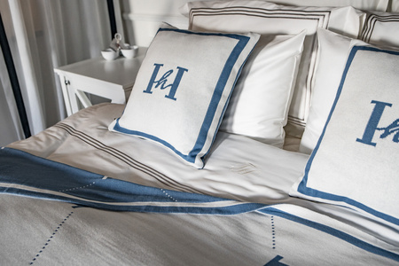 NIEBIESKA PODUSZKA KWADRATOWA - 45X45 - MY HONEY HOME