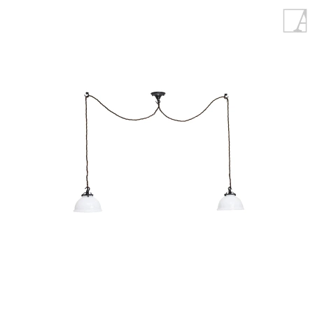 Lampa wisząca Authentage Moemoe na zamontowanej podstawie