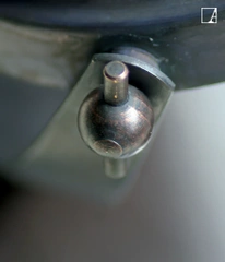 Lampa kierunkowa Authentage Centonze na kwadratowej podstawie