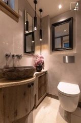 Lampa wisząca Authentage Tubelum na kwadratowej podstawie